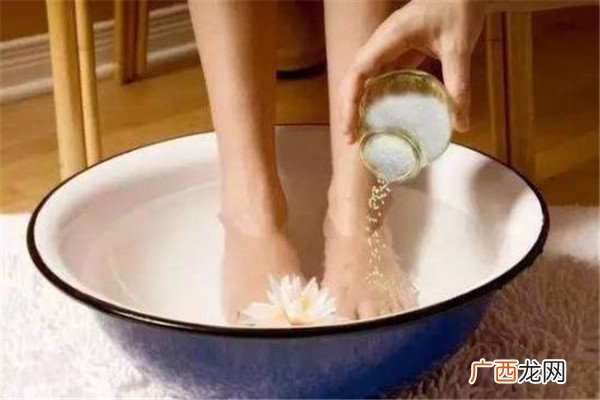 夏天泡脚大汗淋漓好吗 泡脚应该注意些什么