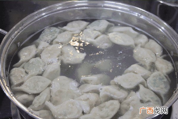速冻水饺怎么煮不破皮 冷水煮不会破