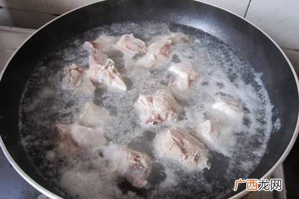 排骨怎么焯水去腥 冷水焯水