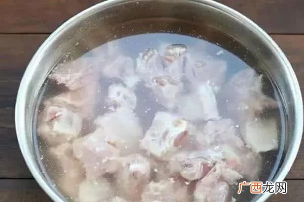 排骨怎么焯水去腥 冷水焯水