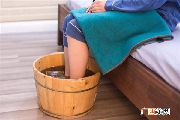 盐水泡脚泡多久才有效 盐水泡脚可以天天泡吗