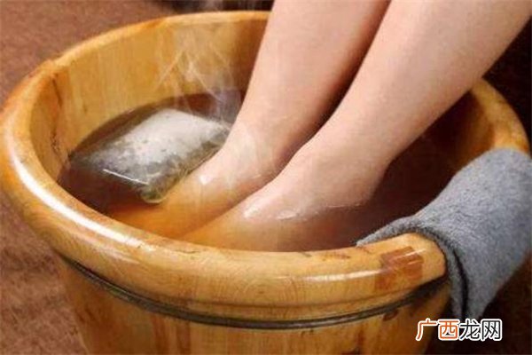 盐水泡脚泡多久才有效 盐水泡脚可以天天泡吗