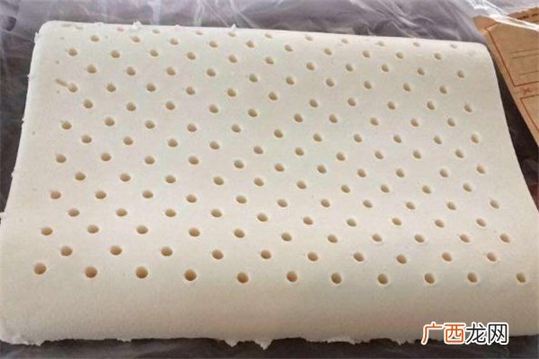 乳胶枕头好用吗 乳胶枕头睡着热吗