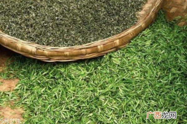 用茶叶泡脚有什么好处 小茶叶大用处