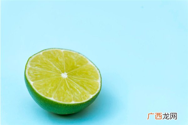 挤柠檬汁的技巧 简易取得柠檬汁