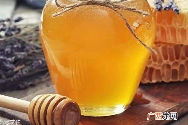 蜂蜜闻起来什么味 假蜂蜜闻起来像水果糖