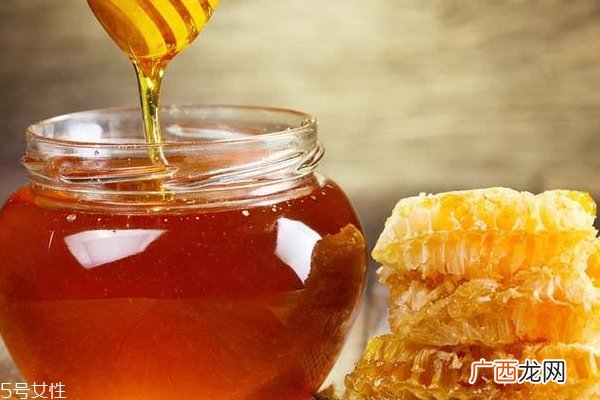 蜂蜜闻起来什么味 假蜂蜜闻起来像水果糖
