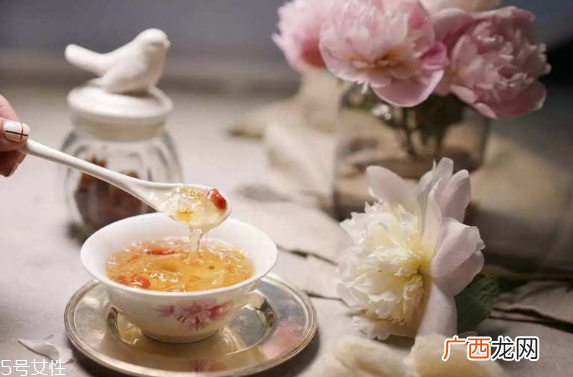 燕窝毛怎么挑 化学除毛和刷胶挂浆有害健康