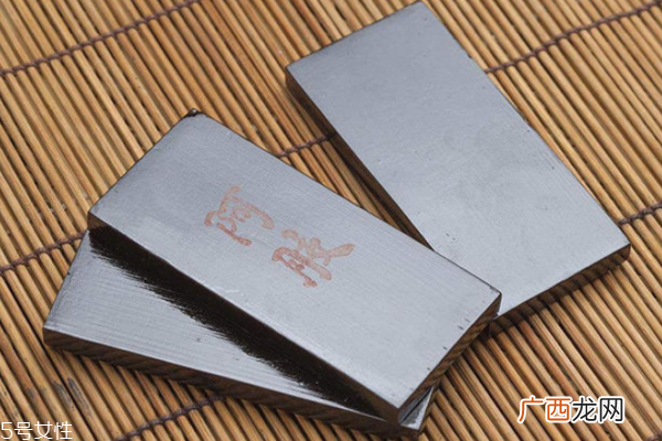 阿胶颜色深好还是浅好 不深不浅琥珀色最好