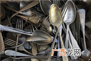 银餐具怎么清洗 银餐具发黑清洗方法