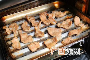 烤盘怎么清洗 焦黑油渍也不怕
