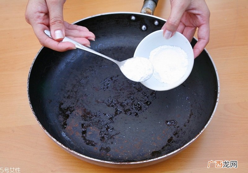 锅底烧焦了怎么清洗 5个洗锅底的妙招