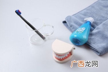 刷牙的错误方法 这些刷牙误区需谨记