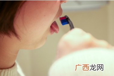 刷牙的错误方法 这些刷牙误区需谨记