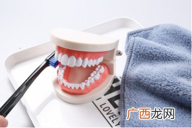 刷牙的错误方法 这些刷牙误区需谨记