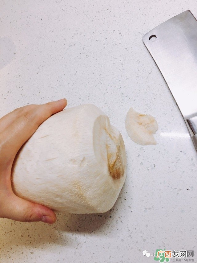 椰青怎么打开图解 椰青怎么打开吃椰肉