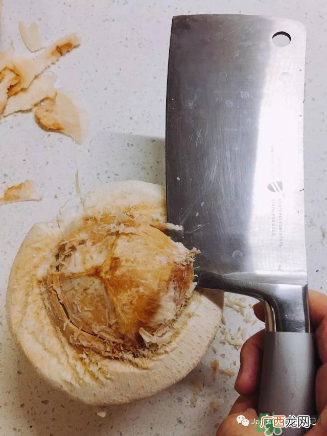 椰青怎么打开图解 椰青怎么打开吃椰肉