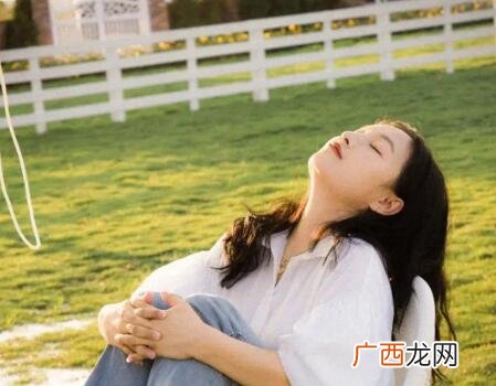 如果一个女生对你忽冷忽热的该怎么应对？