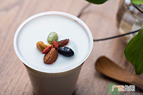 什么时候喝酸奶最好 自制酸奶健康吗
