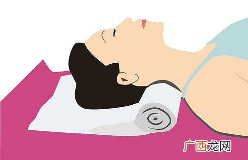 脖子颈部不舒服睡不好 自制毛巾枕助好眠