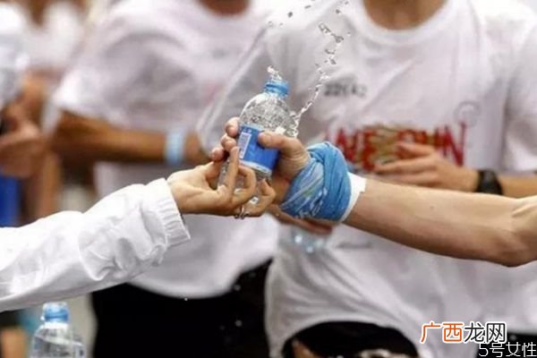 运动后可以马上喝水吗 运动后什么时候可以喝水