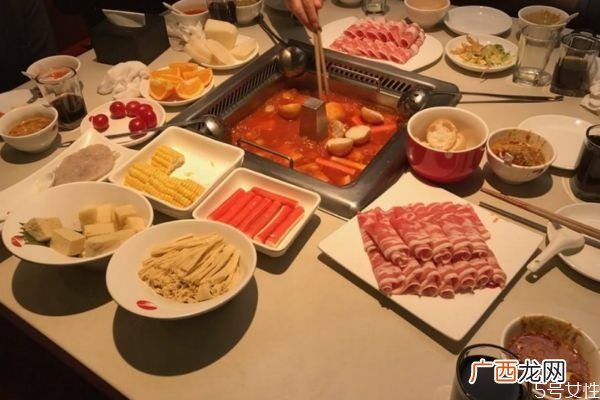 为什么海底捞生意那么火爆呢 海底捞服务究竟有多好呢