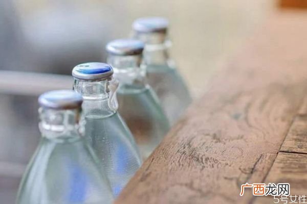 减肥每天要喝多少水 减肥喝水应该喝多少