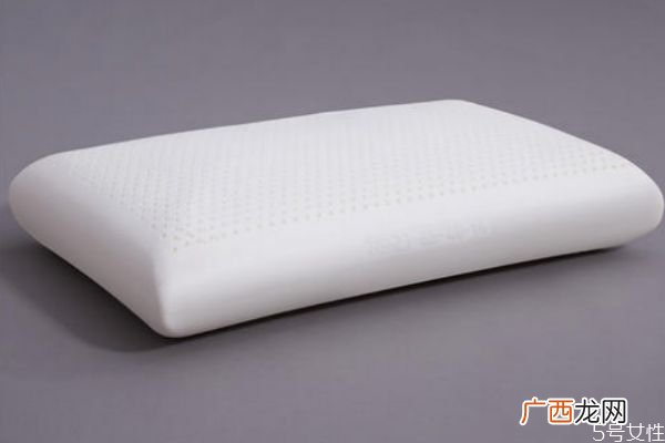 乳胶枕头有什么作用 乳胶枕头有味道正常吗