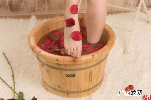 泡脚多长时间最好 泡脚多少度合适