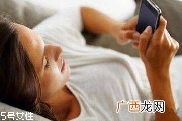 防蓝光吃什么对眼睛好 眼睛防蓝光的方法有哪些