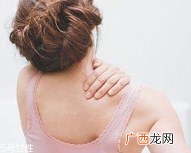 后背痛用什么枕头效果最好 后背痛怎么挑选枕头