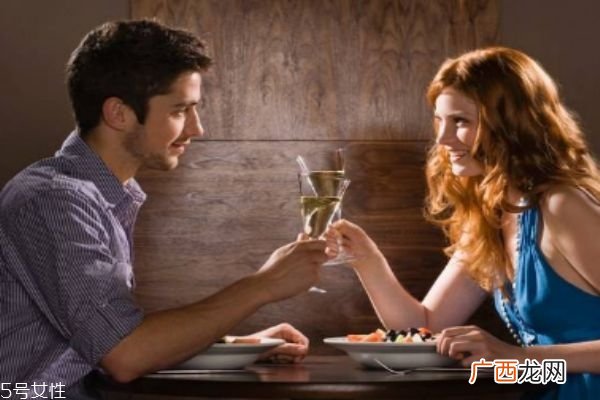 女生第一次约会应该怎么样准备呢 女生第一次约会应不应该迟到呢