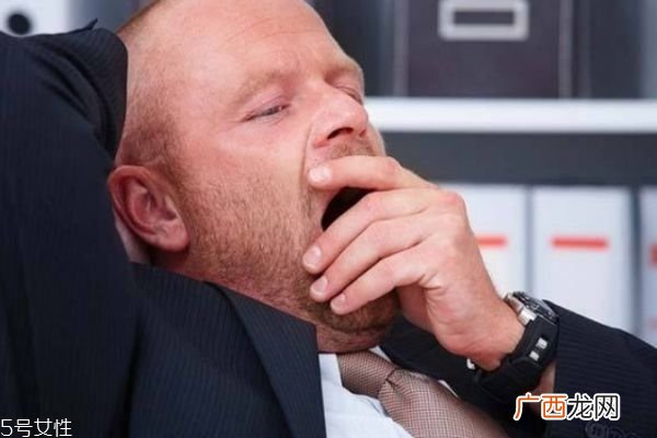 打哈欠是会传染的吗 为什么会打哈欠呢