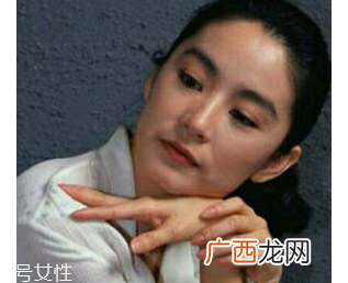 屁股下巴是一种病吗？长好了颜值高