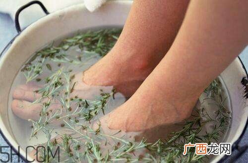 女性冬季泡脚要注意什么？女性泡脚养生的方法是什么？