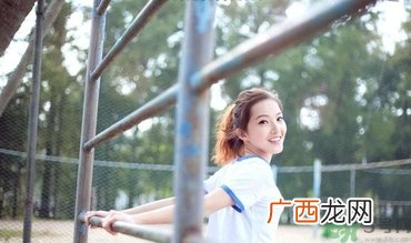 13岁女生平胸怎么办？13岁女生平胸正常吗？