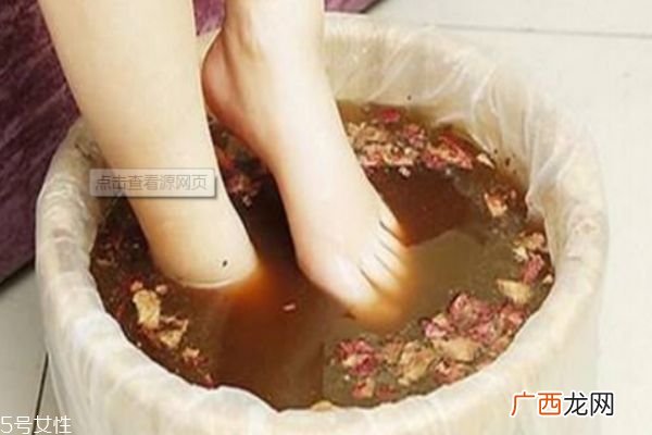 女性常泡脚有什么好处 泡脚的好处是什么