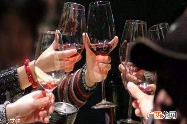 喝酒有什么用处呢 酒的功效有什么