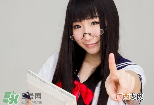 13岁女生胸部变大正常吗?13岁女生胸部多大才正常?