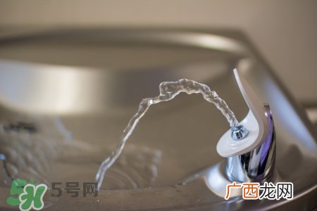 饮水机里的水可以放多久?春节过来还能喝吗