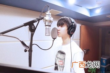 19岁男生身高体重标准是多少？19岁女生的标准身高体重是多少？