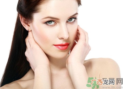 14岁女孩皮肤黑怎么办?女生皮肤黑怎么变白