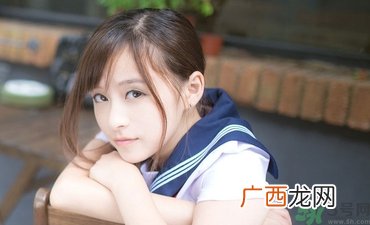 15岁月经推迟二个月正常吗？15岁两个月没来月经是怎么回事？