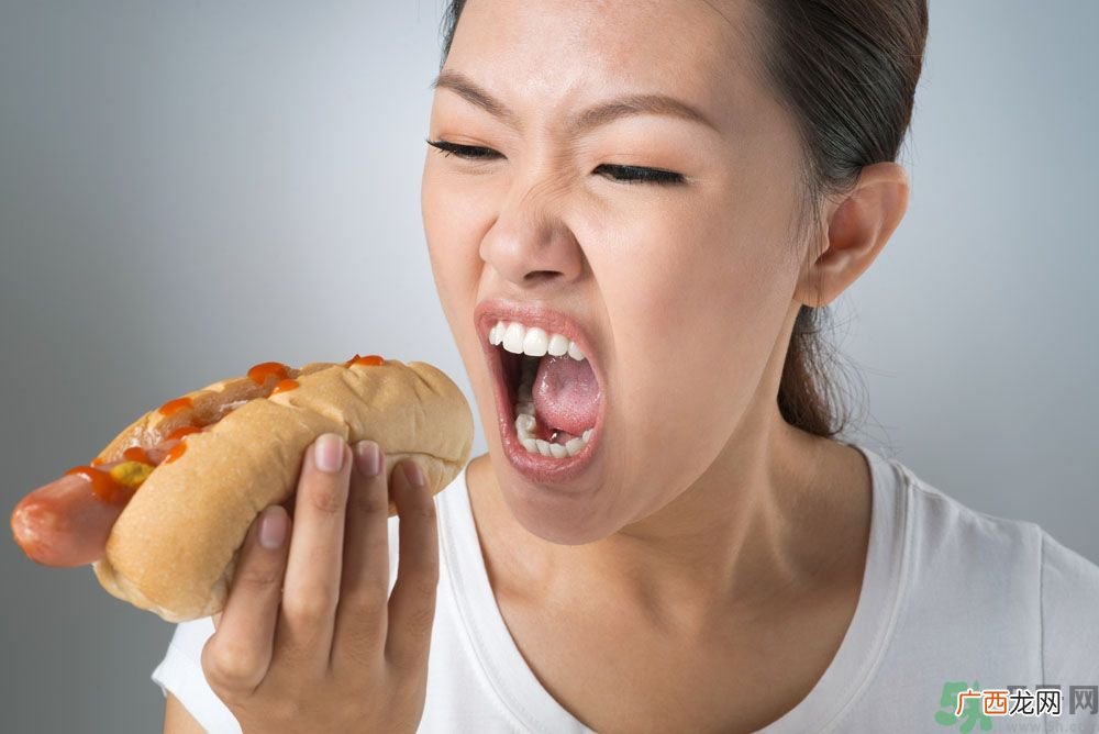 青春期女生吃很多是怎么回事？青春期女生很能吃怎么办？