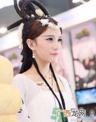 陕西最美妈妈是谁?陕西最美妈妈当街哺乳被弃女婴是怎么回事?