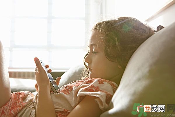 初二女孩内裤上有分泌物正常吗？内裤上的分泌物是什么？