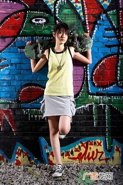 初二女孩内裤上有分泌物正常吗？内裤上的分泌物是什么？