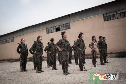 公交车遇到色狼怎么办？防色狼手册教你一招搞定！
