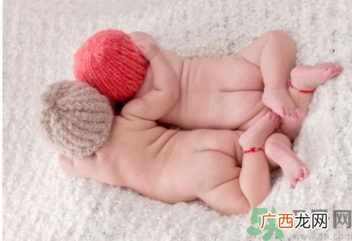 小孩晚上睡觉背上出汗,小孩晚上睡觉背部出汗是什么原因