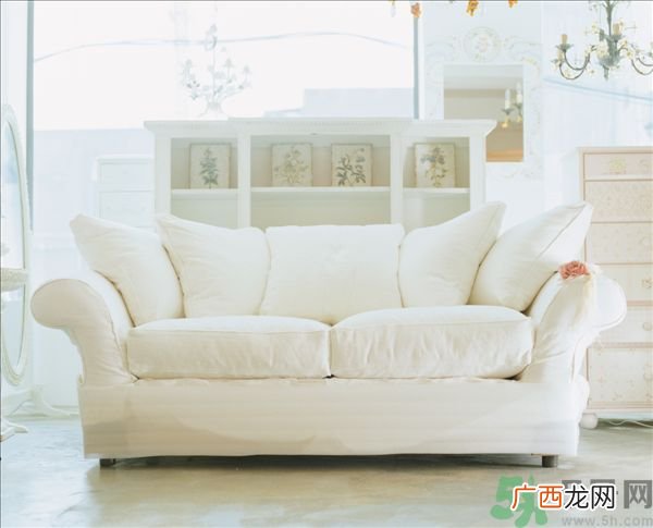 如何清洁沙发？清洁沙发要注意什么？